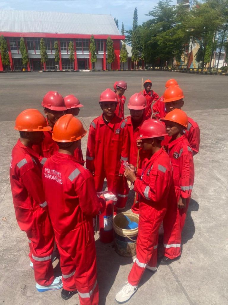 Briefing alat pemadam kebakaran
